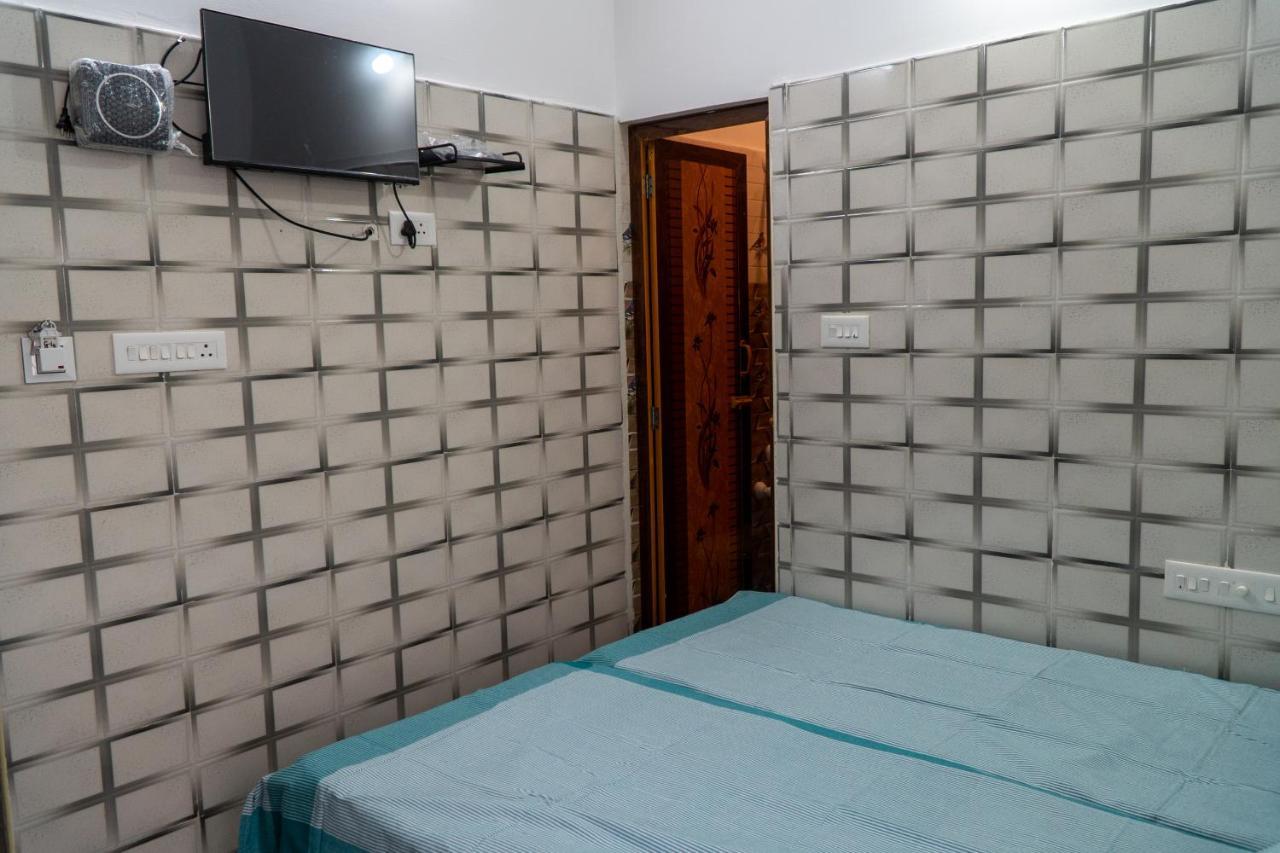 Lakshmi Paradise Lodge A/C Pollāchi Zewnętrze zdjęcie