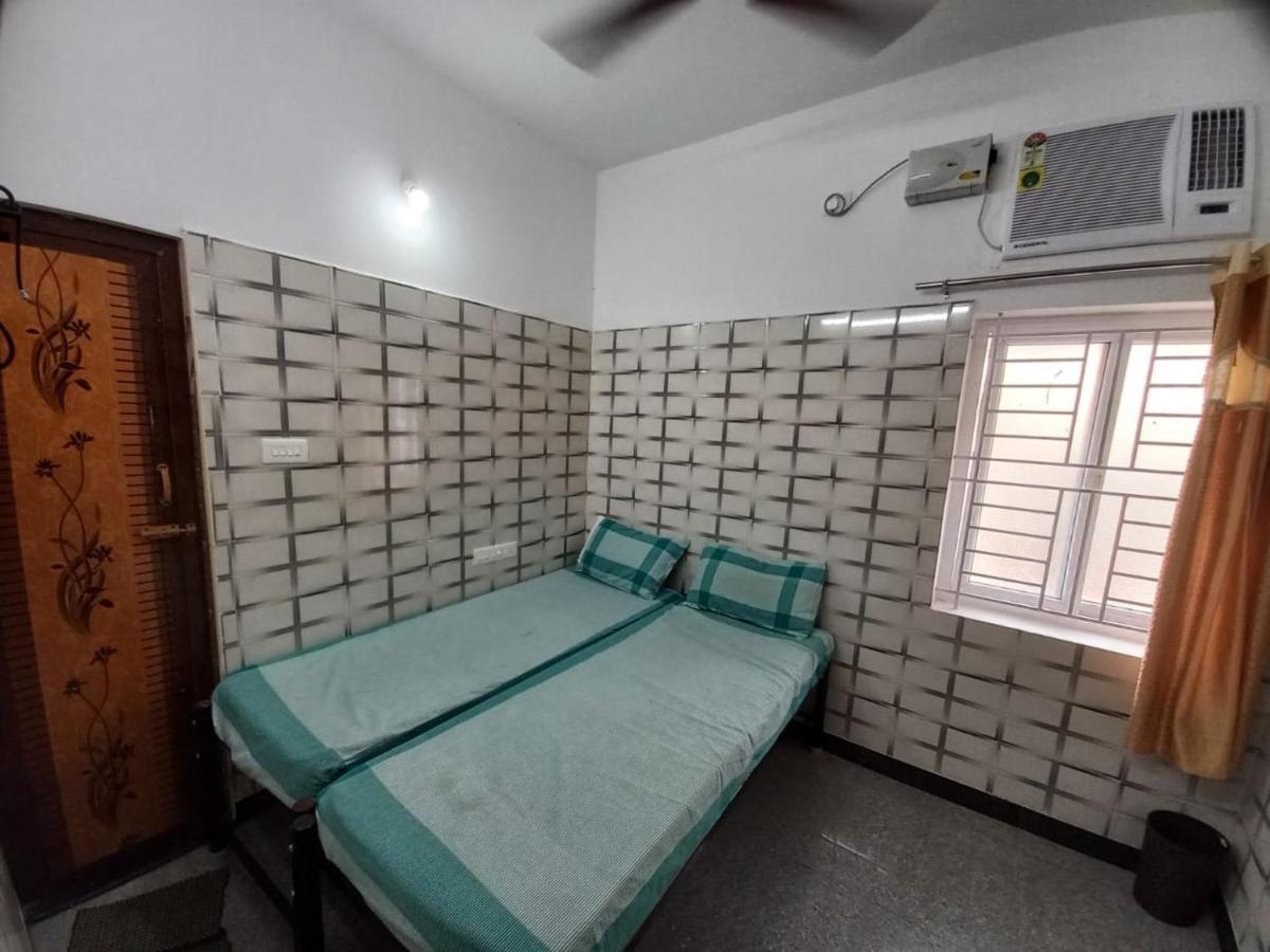 Lakshmi Paradise Lodge A/C Pollāchi Zewnętrze zdjęcie